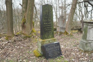 13 Hřbitov v zaniklé vsi Skoky Mariastock   
